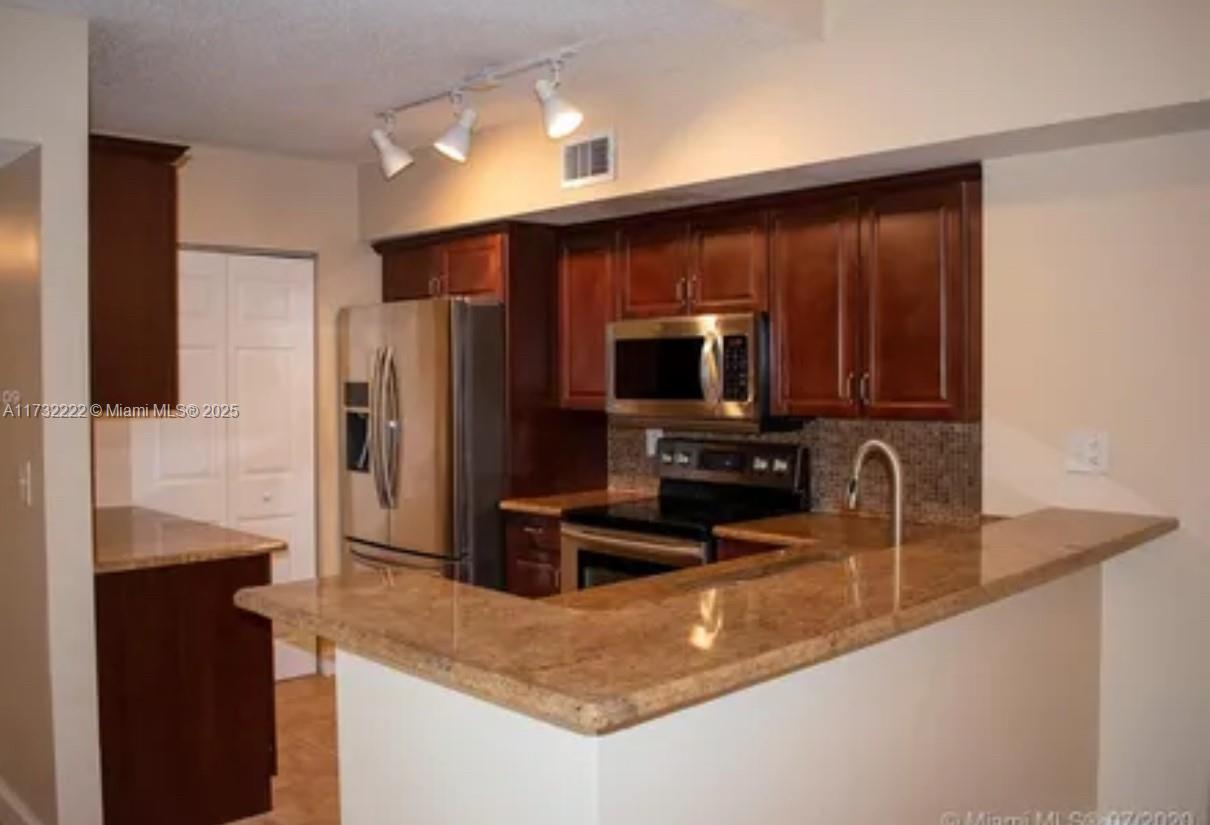 2640 S University Dr 316 Property Photo 2