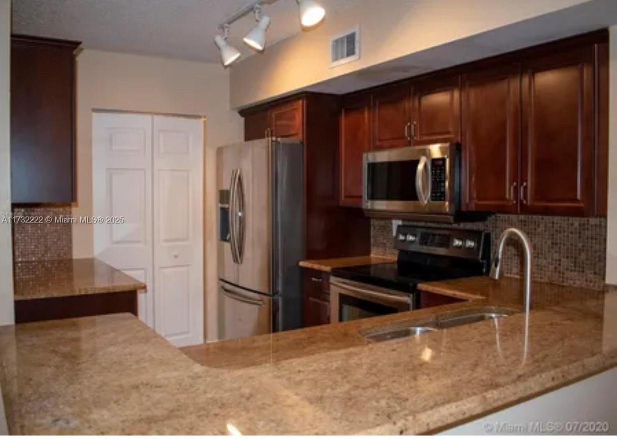 2640 S University Dr 316 Property Photo 3
