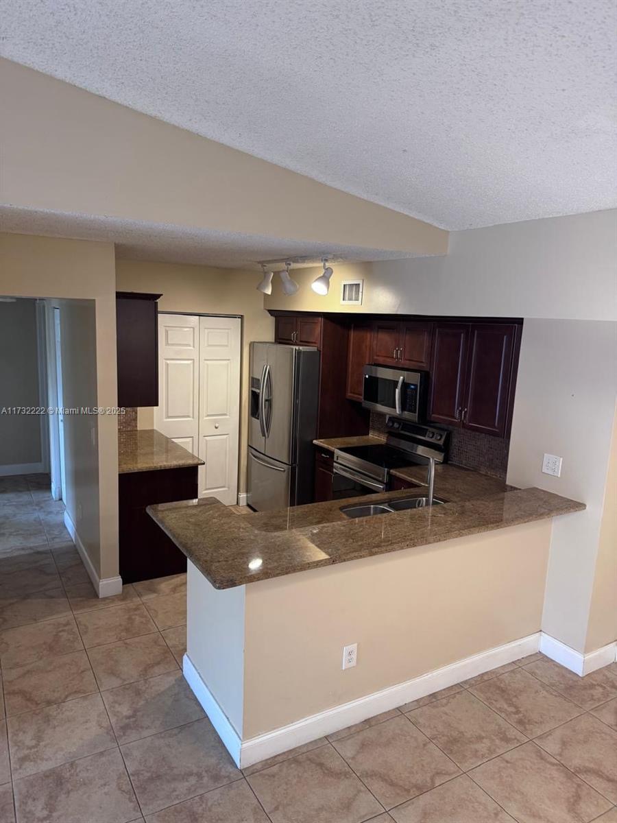 2640 S University Dr 316 Property Photo 5