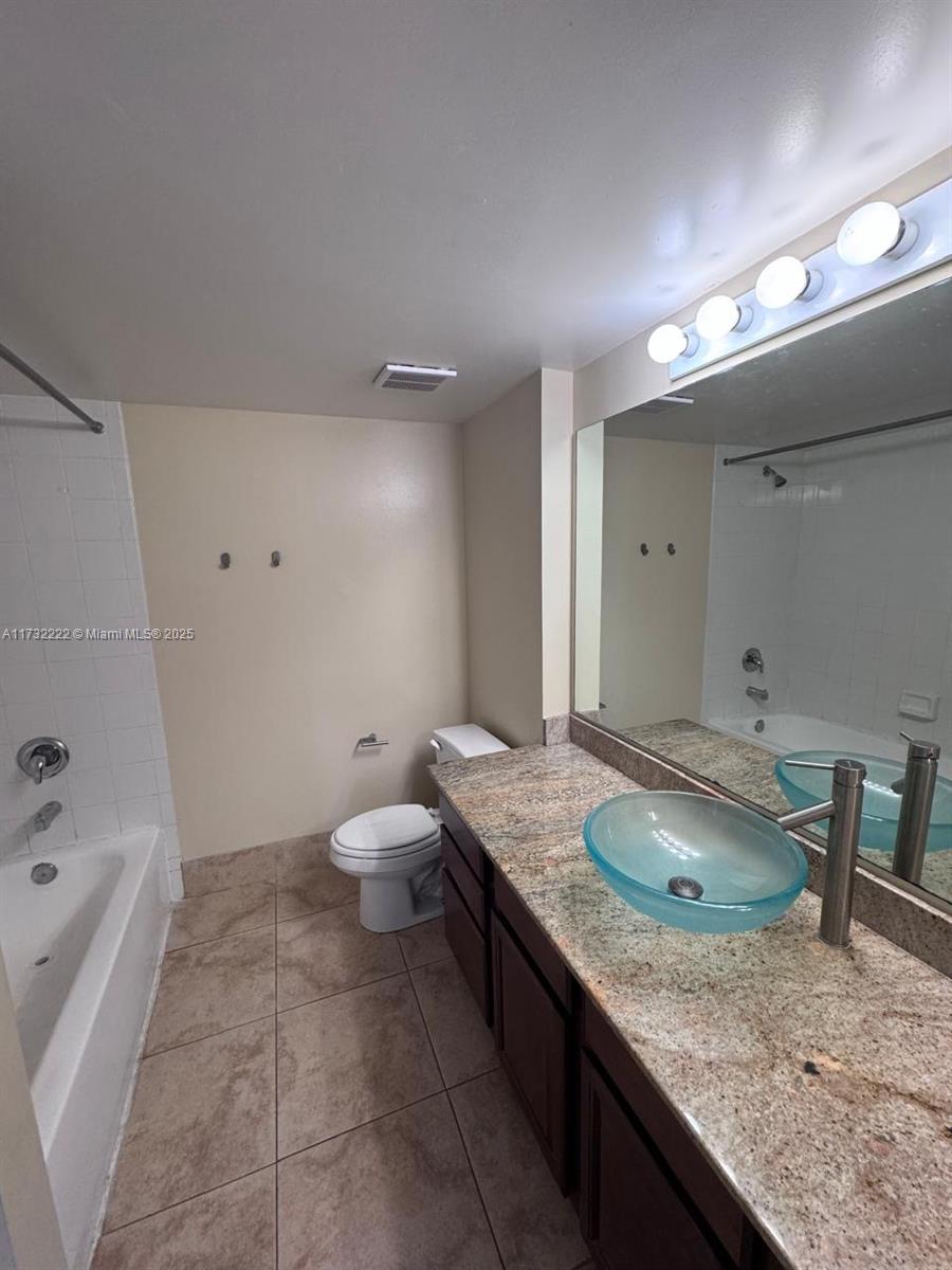 2640 S University Dr 316 Property Photo 22