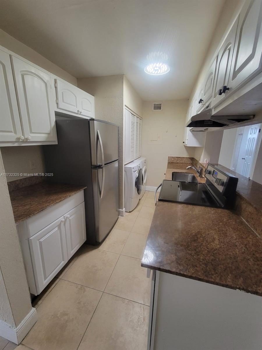 4419 Treehouse Ln H Property Photo 2