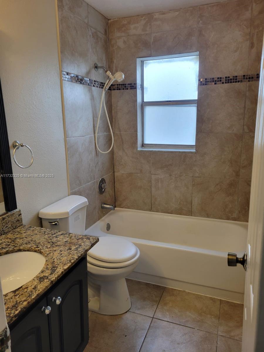 4419 Treehouse Ln H Property Photo 7