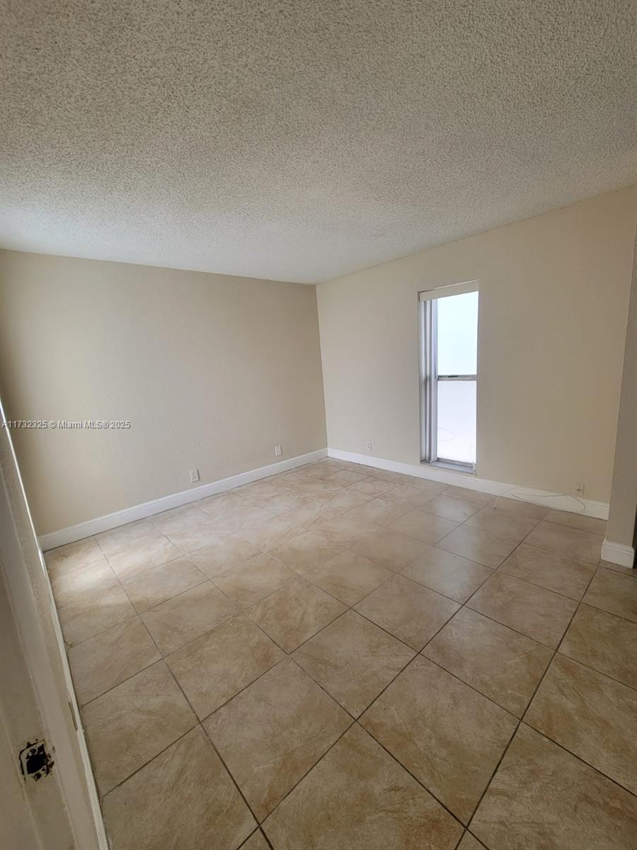 4419 Treehouse Ln H Property Photo 11