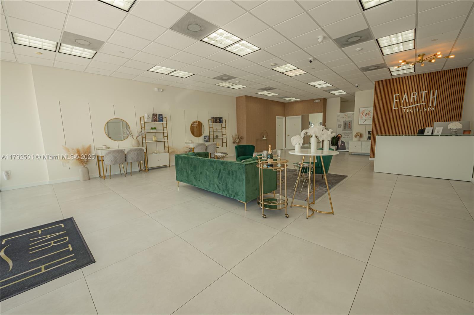 20335 Biscayne Blvd Property Photo 8
