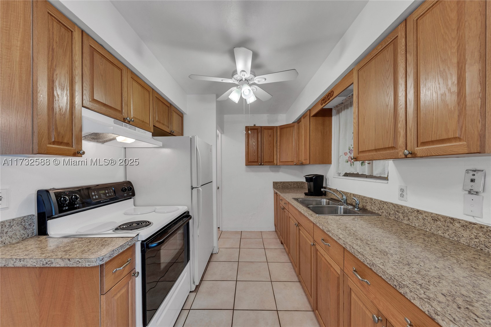 2300 Jackson St 10 Property Photo 4