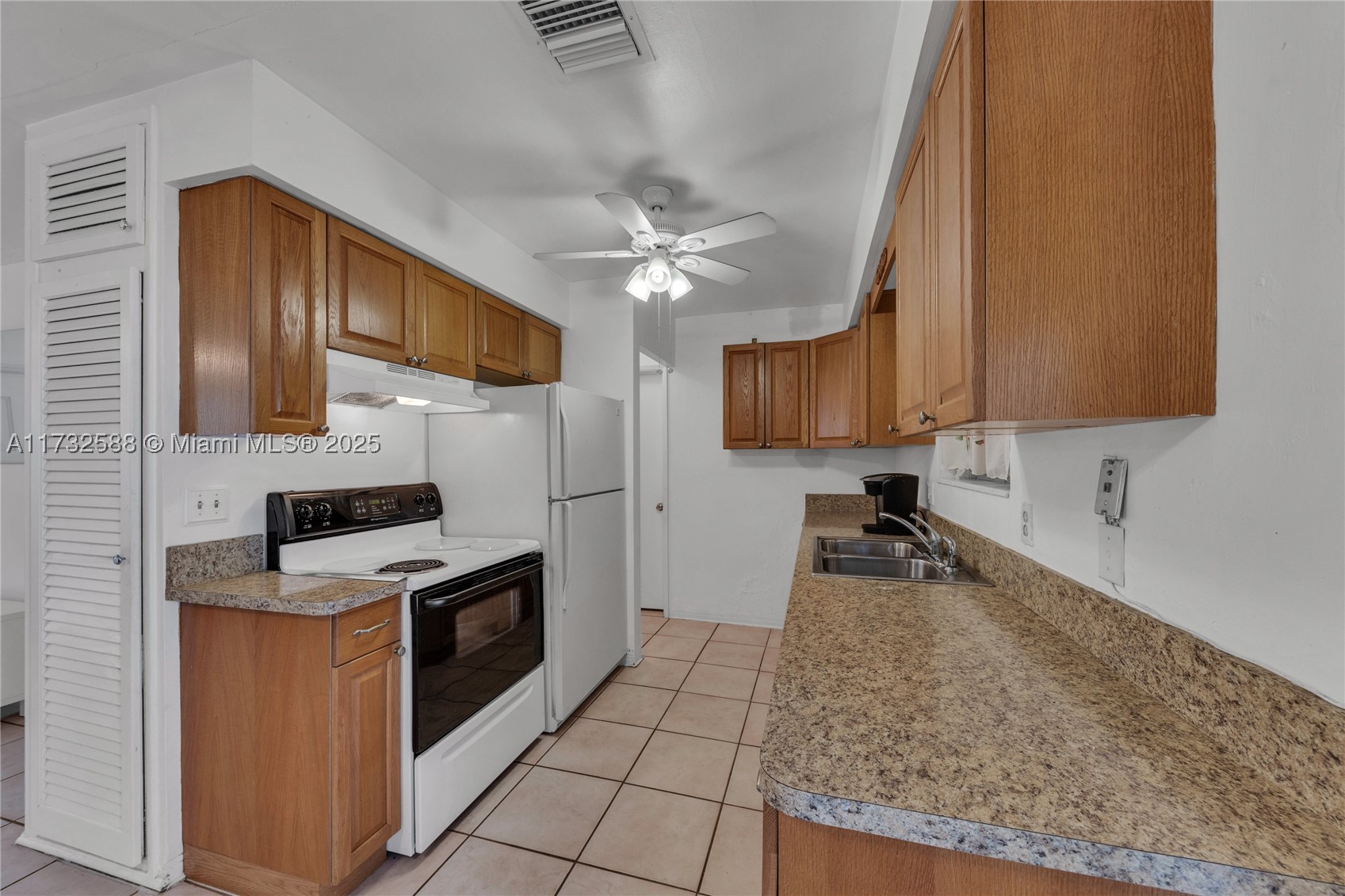 2300 Jackson St 10 Property Photo 5