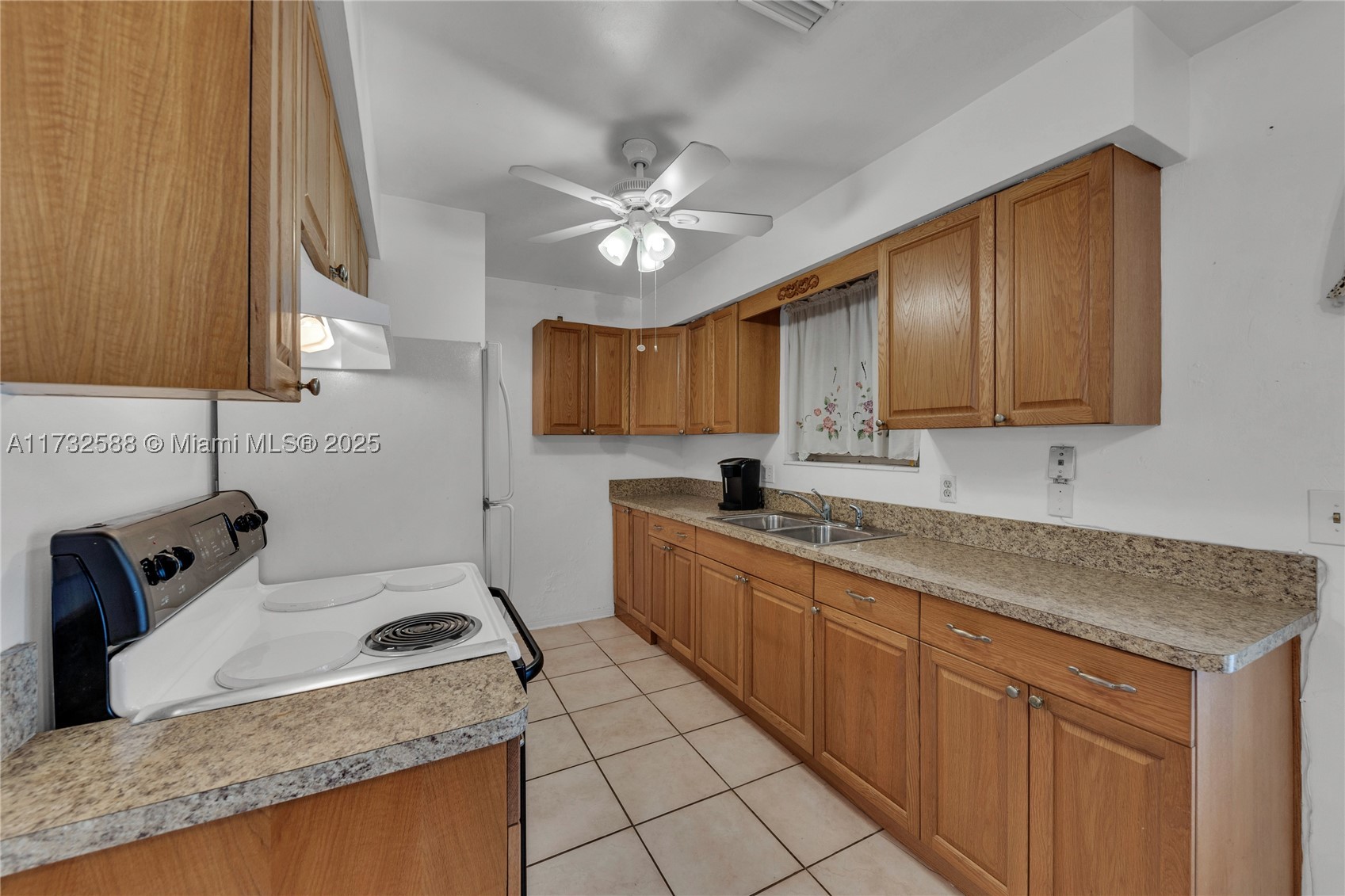 2300 Jackson St 10 Property Photo 6