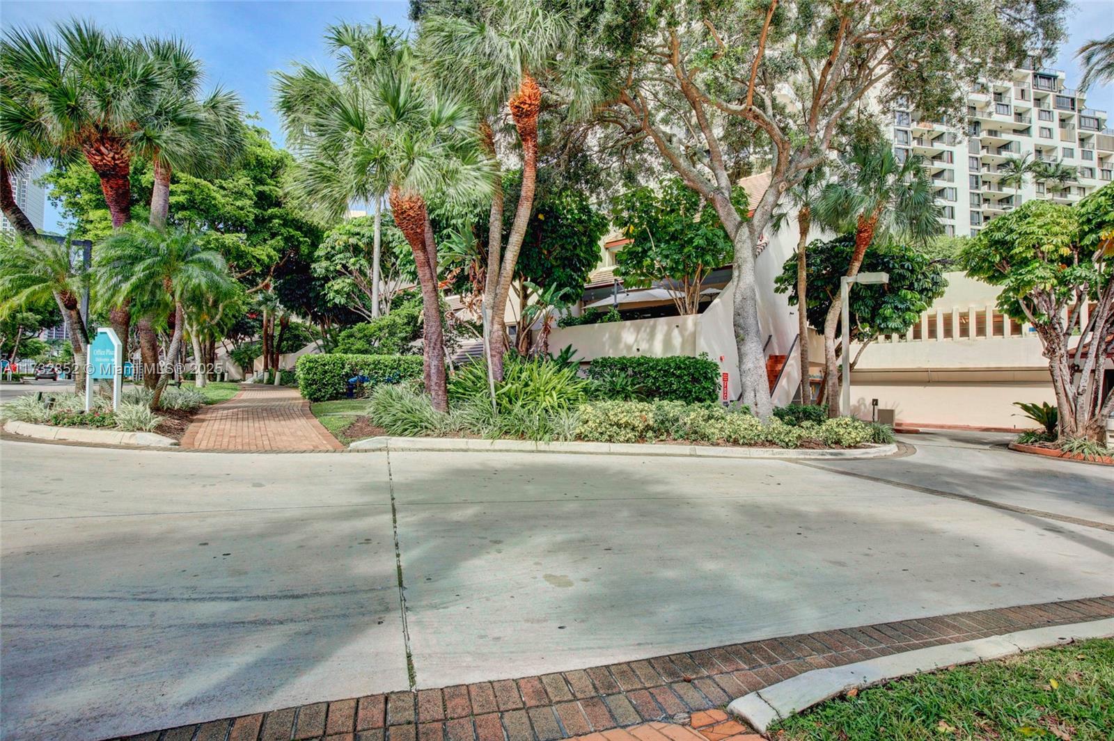 520 Brickell Key Dr 201 Property Photo 3