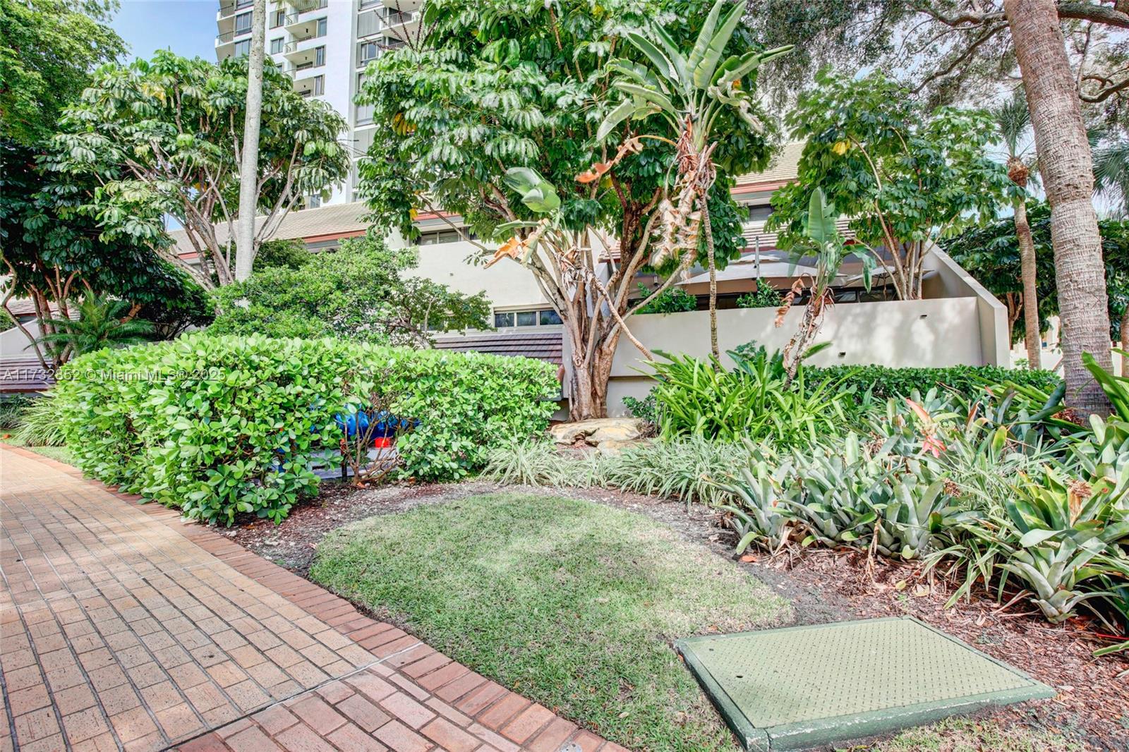 520 Brickell Key Dr 201 Property Photo 4