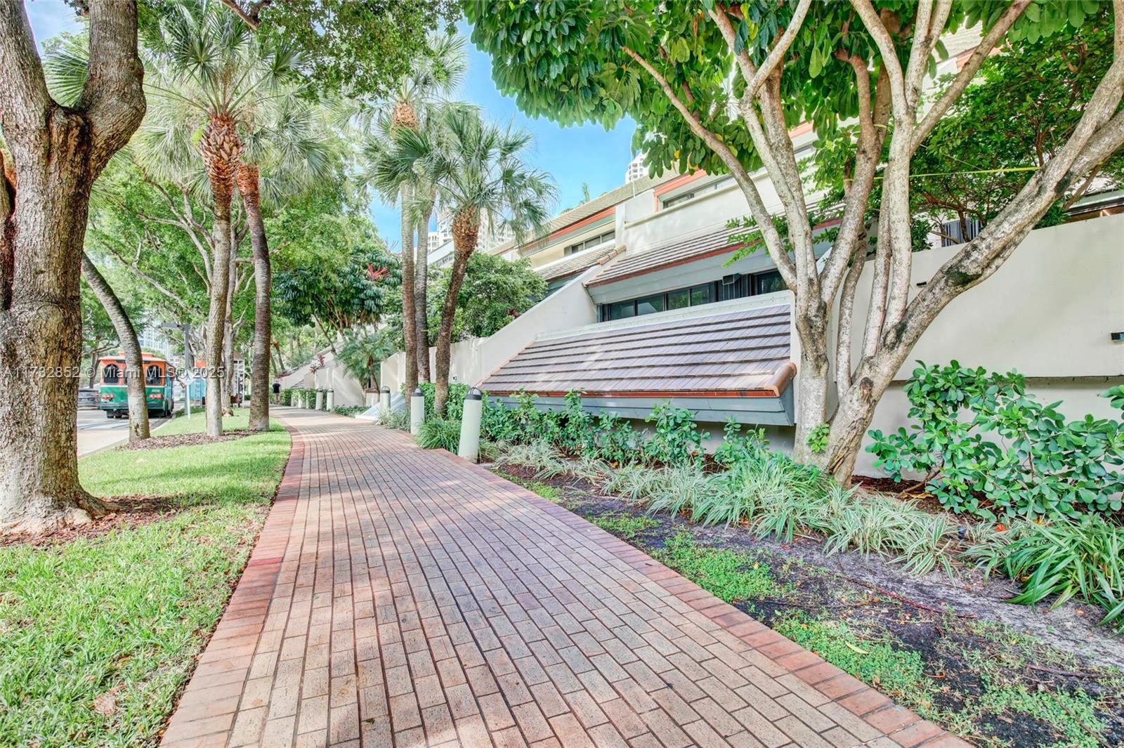 520 Brickell Key Dr 201 Property Photo 5