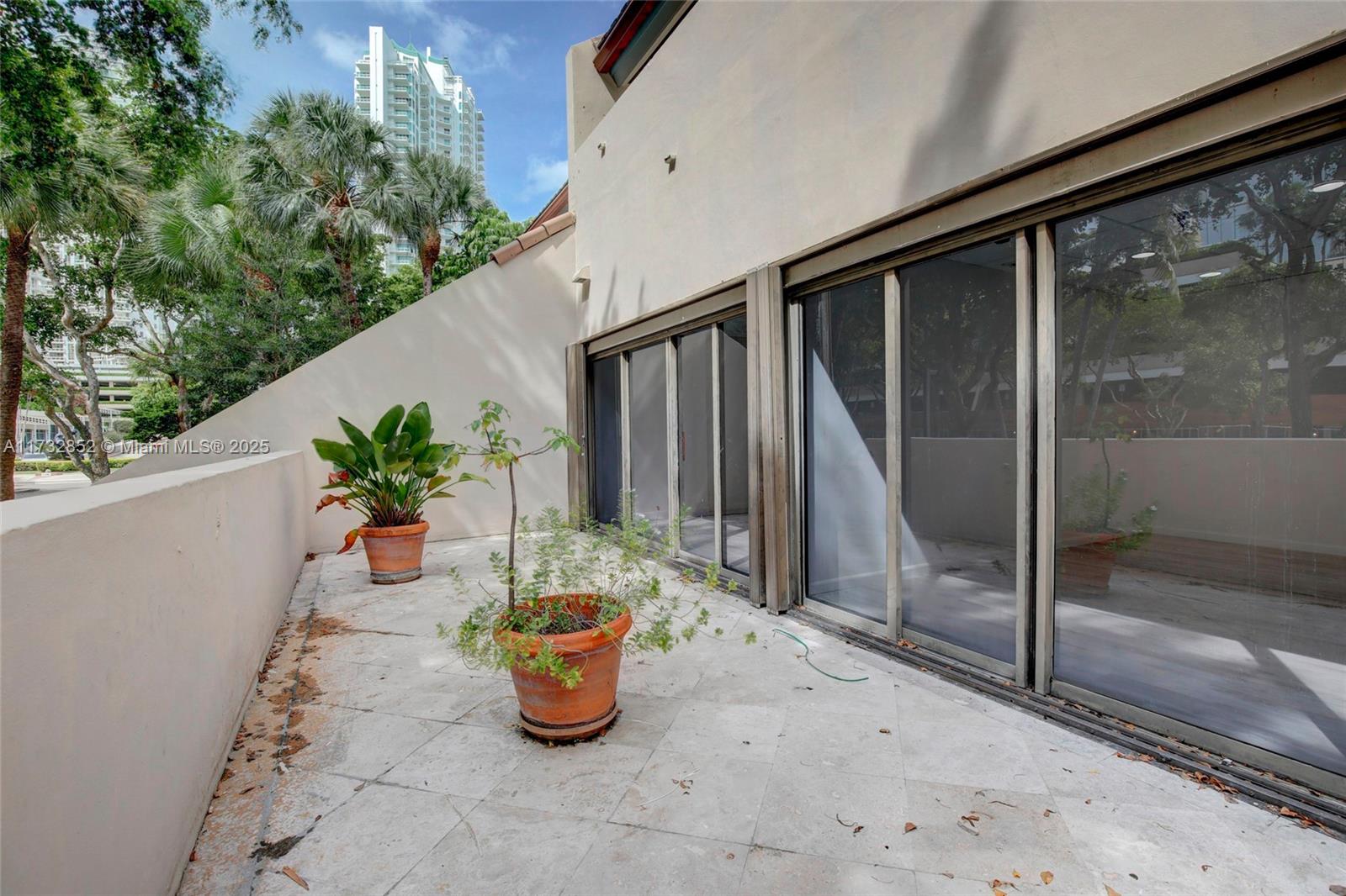 520 Brickell Key Dr 201 Property Photo 9