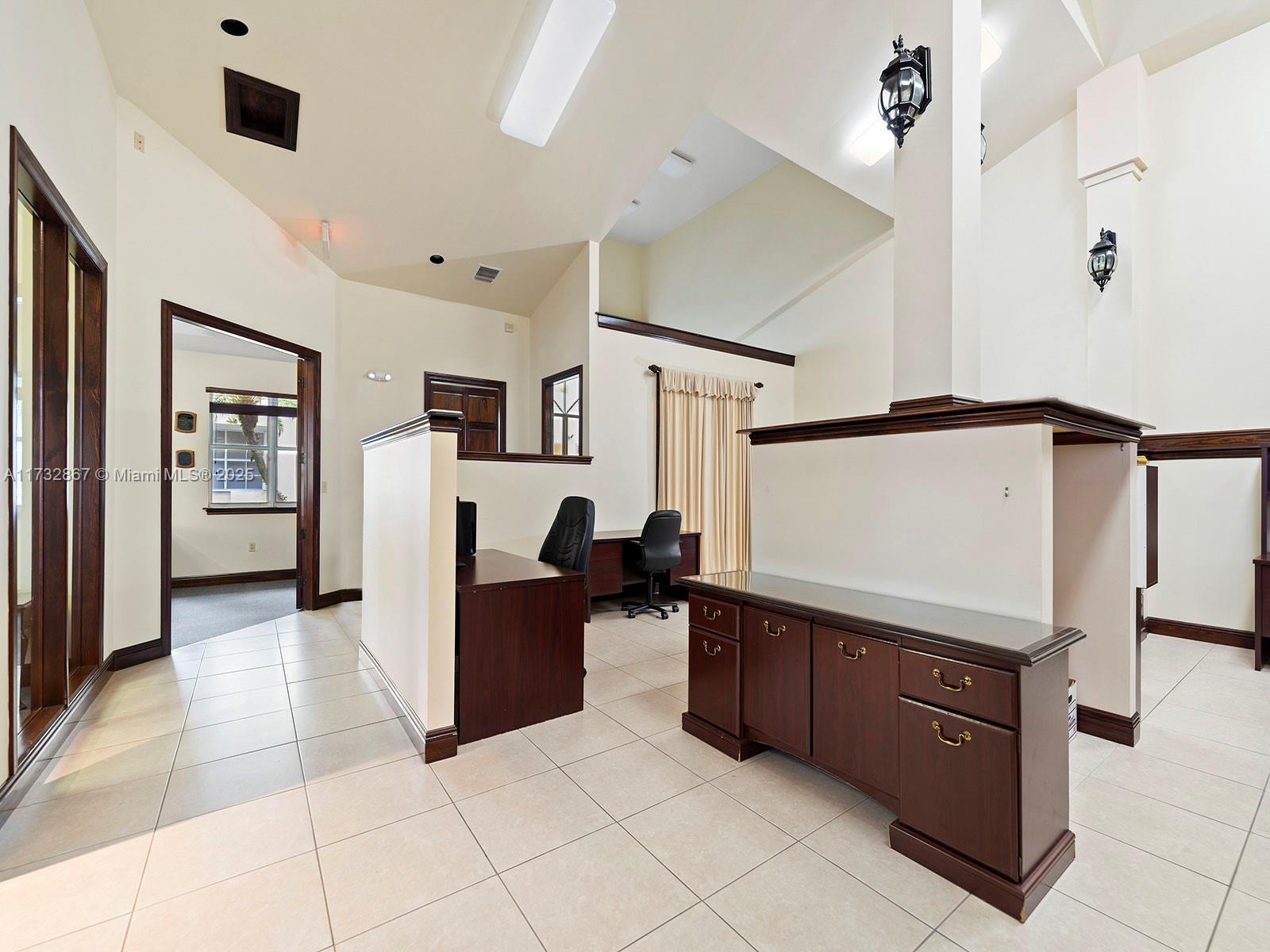 11050 N Kendall Dr 106 Property Photo 4