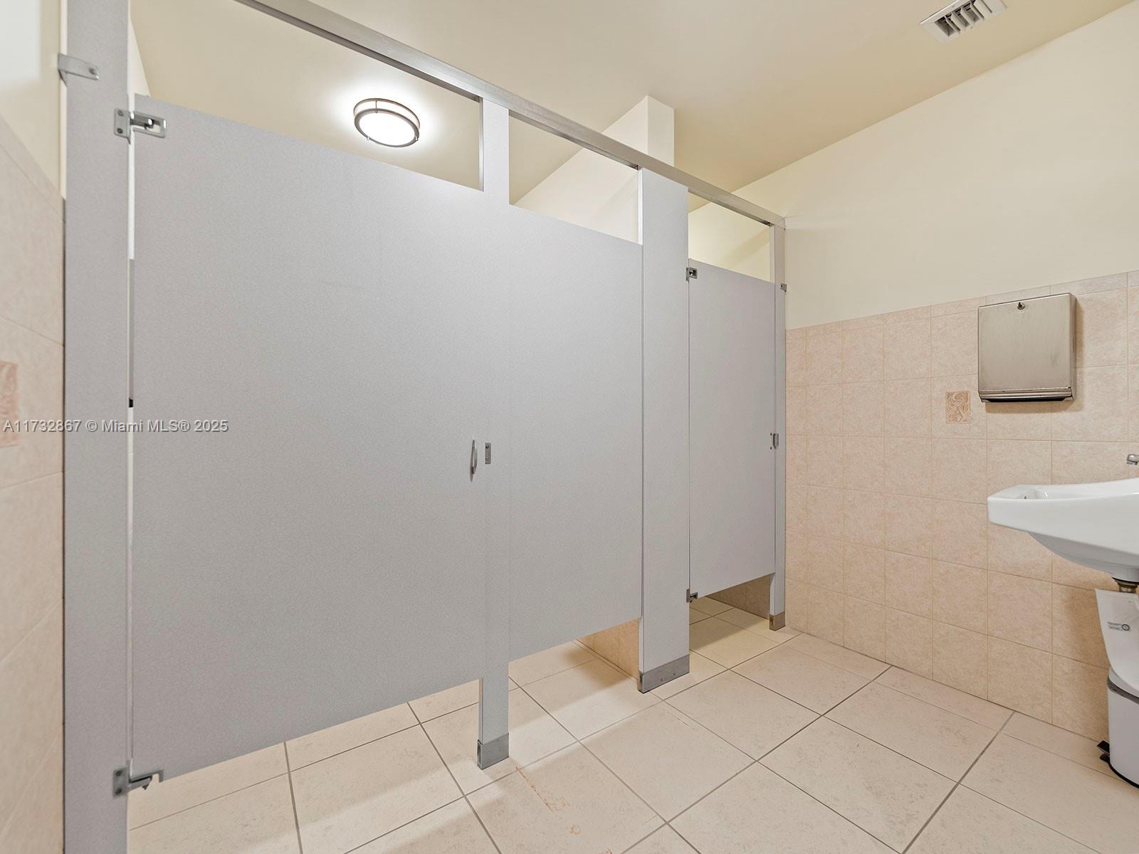 11050 N Kendall Dr 106 Property Photo 20