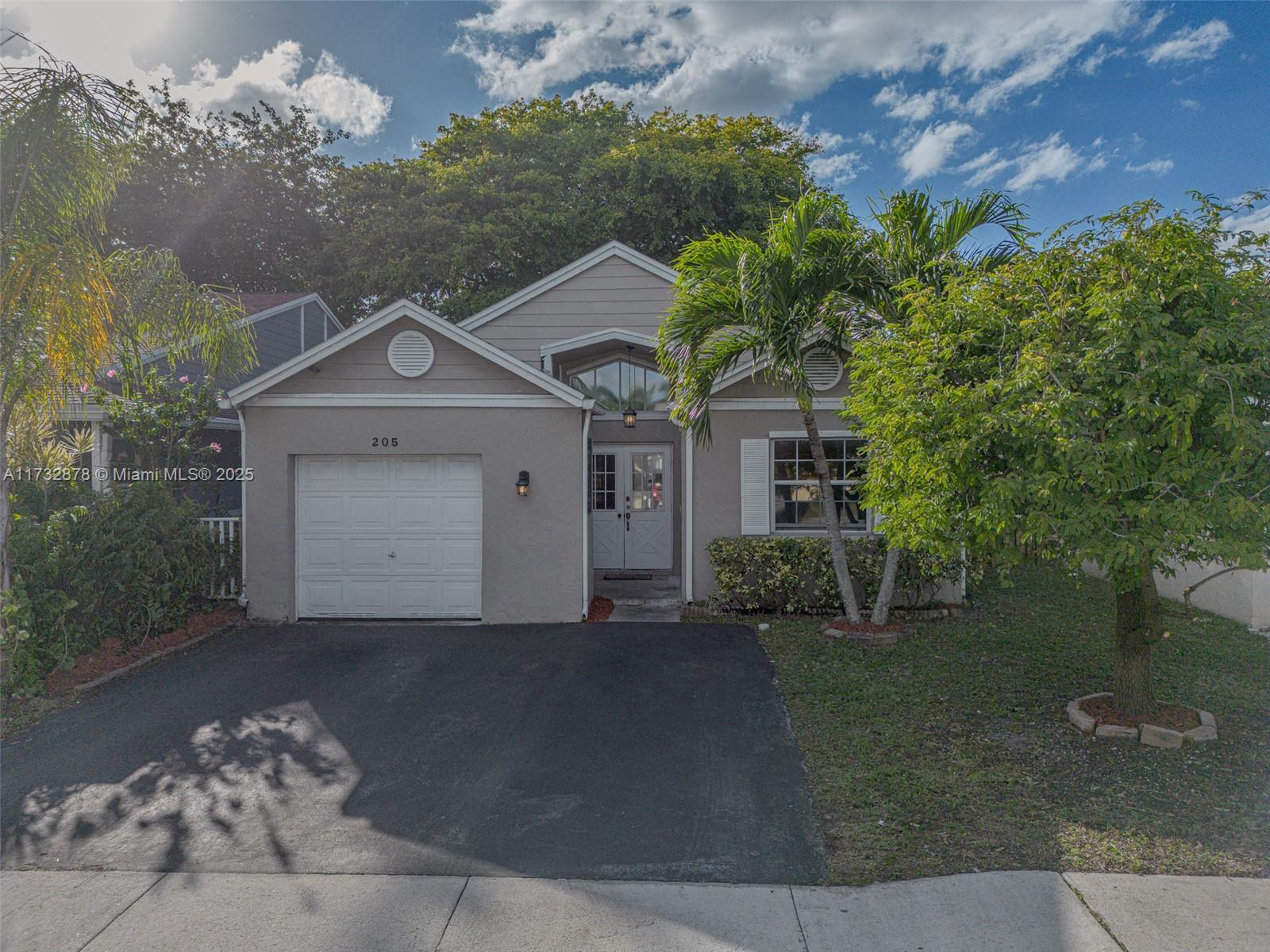 205 Sw 159th Way Property Photo 2