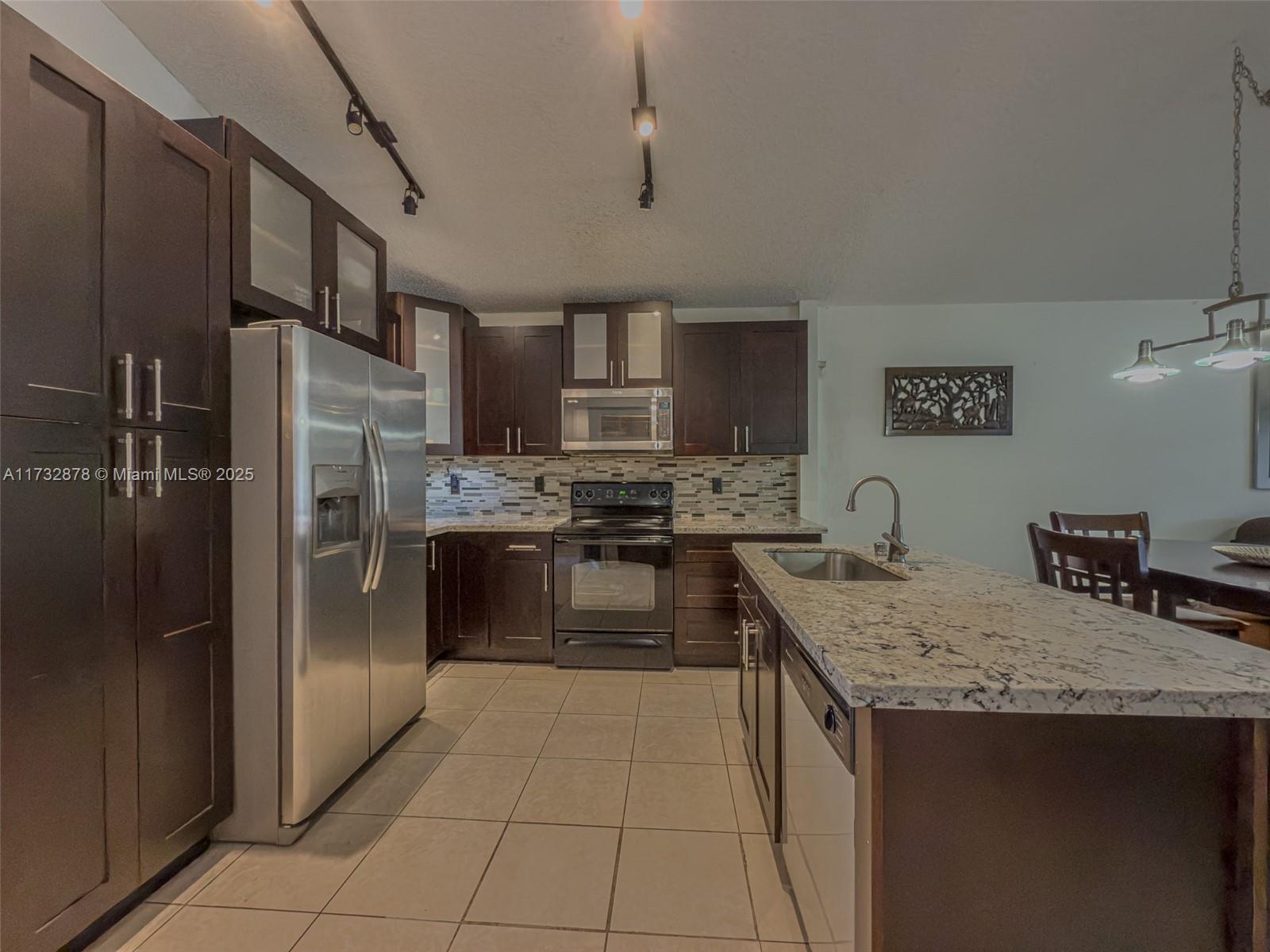 205 Sw 159th Way Property Photo 3