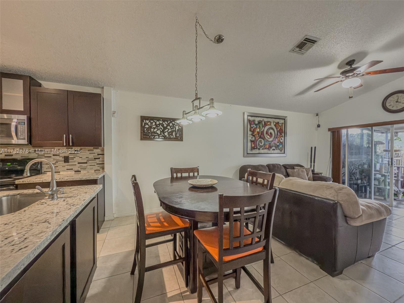 205 Sw 159th Way Property Photo 4
