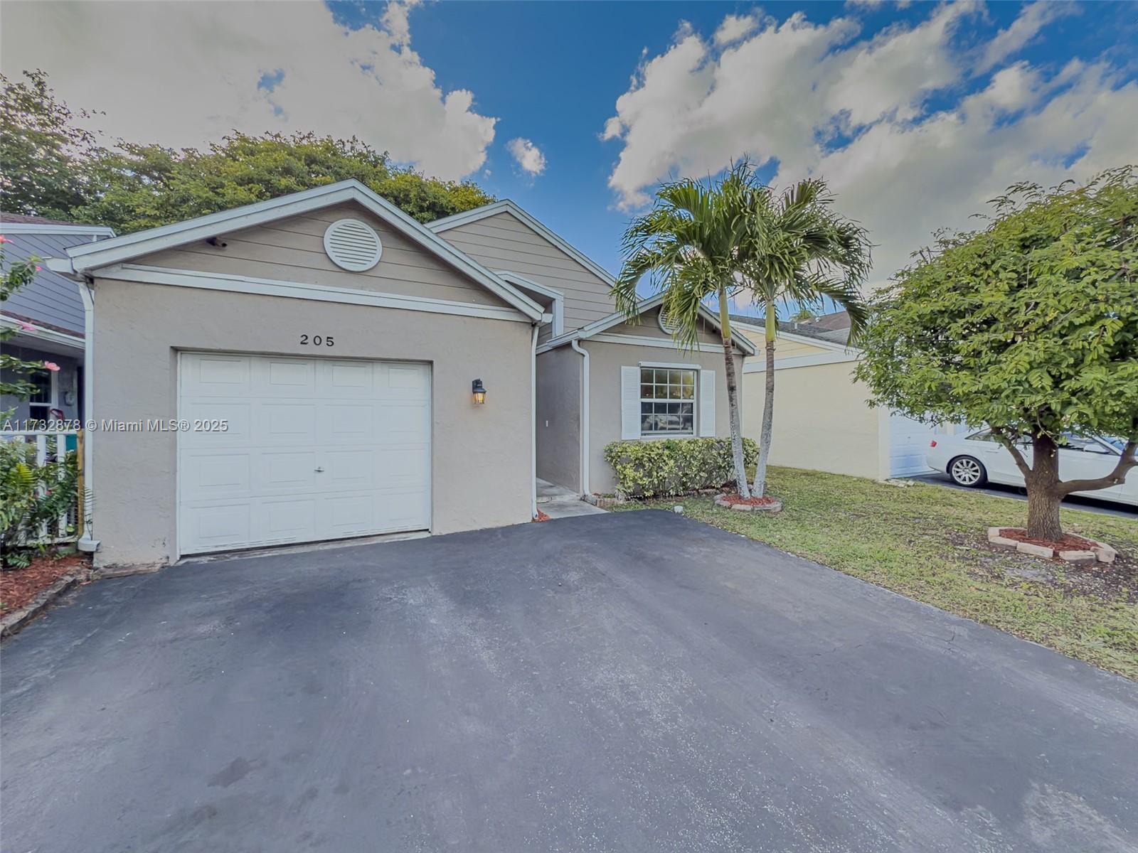 205 Sw 159th Way Property Photo 6