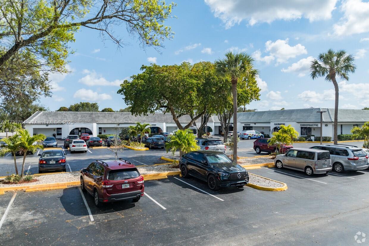 7100 W Commercial Blvd Property Photo 4