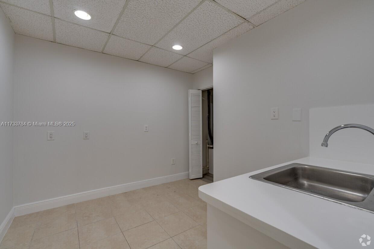 7100 W Commercial Blvd Property Photo 7