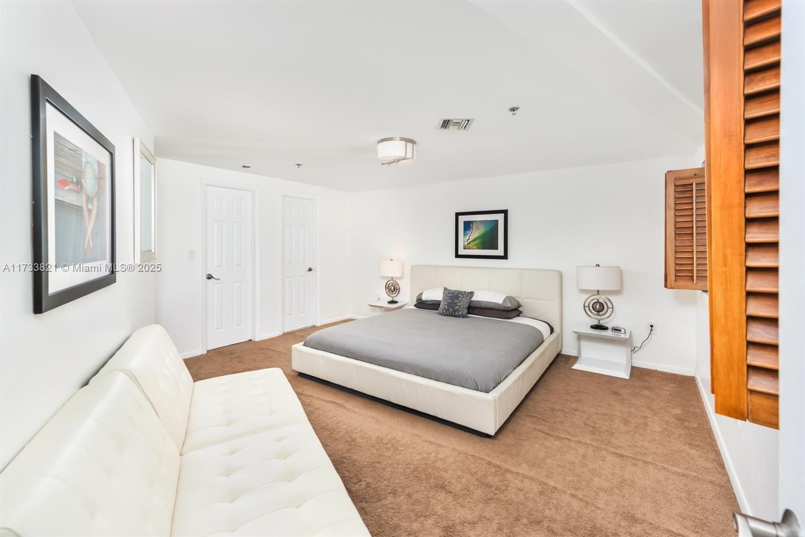 5445 Collins Ave M15 Property Photo 11