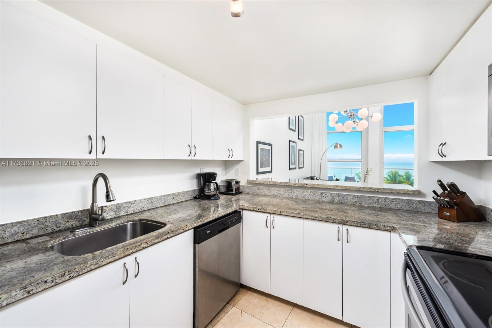 5445 Collins Ave M15 Property Photo 14