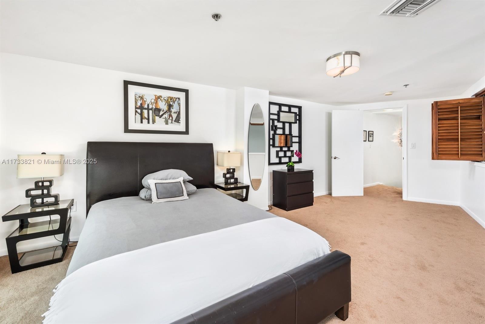 5445 Collins Ave M15 Property Photo 16