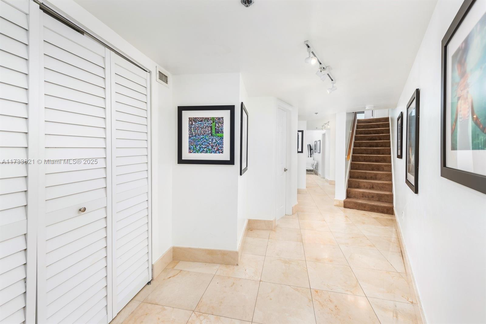 5445 Collins Ave M15 Property Photo 37