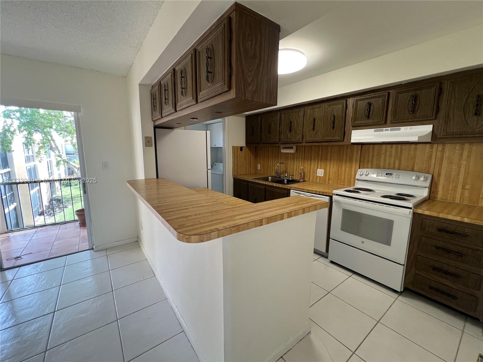 8401 Sw 107th Ave 322e Property Photo 6
