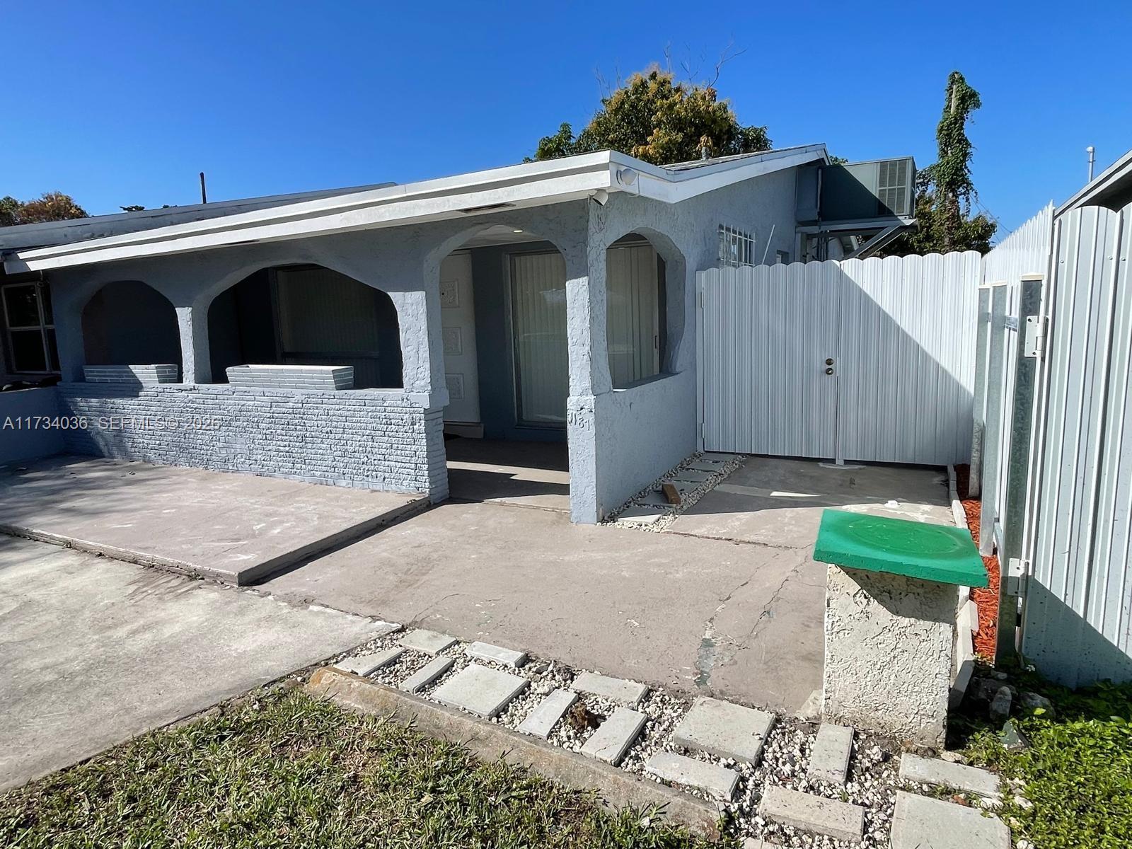 1187 Nw 29th Ter Property Photo 2