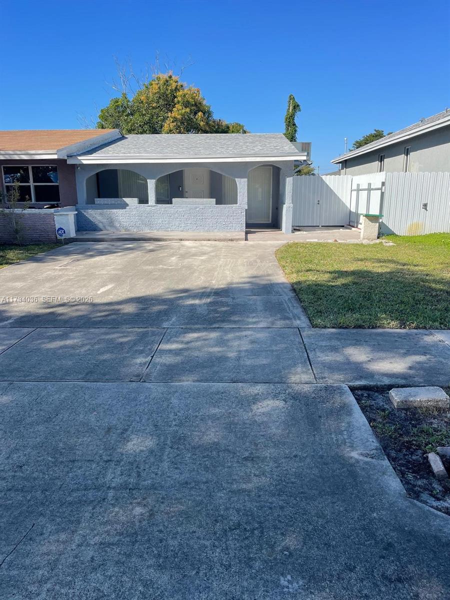 1187 Nw 29th Ter Property Photo 3