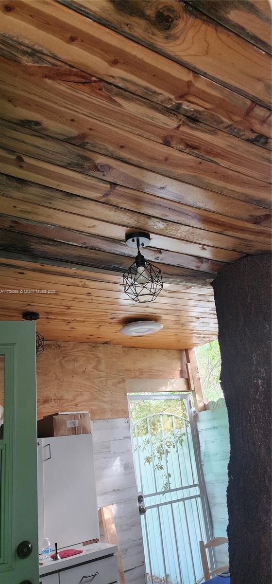 6966 Taft St Property Photo 14