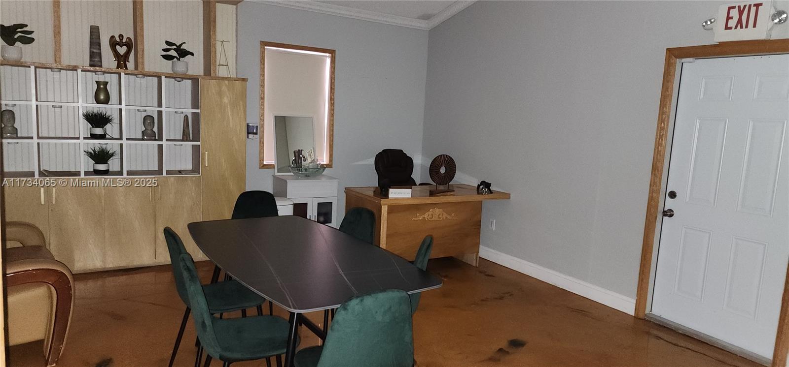 6966 Taft St Property Photo 36