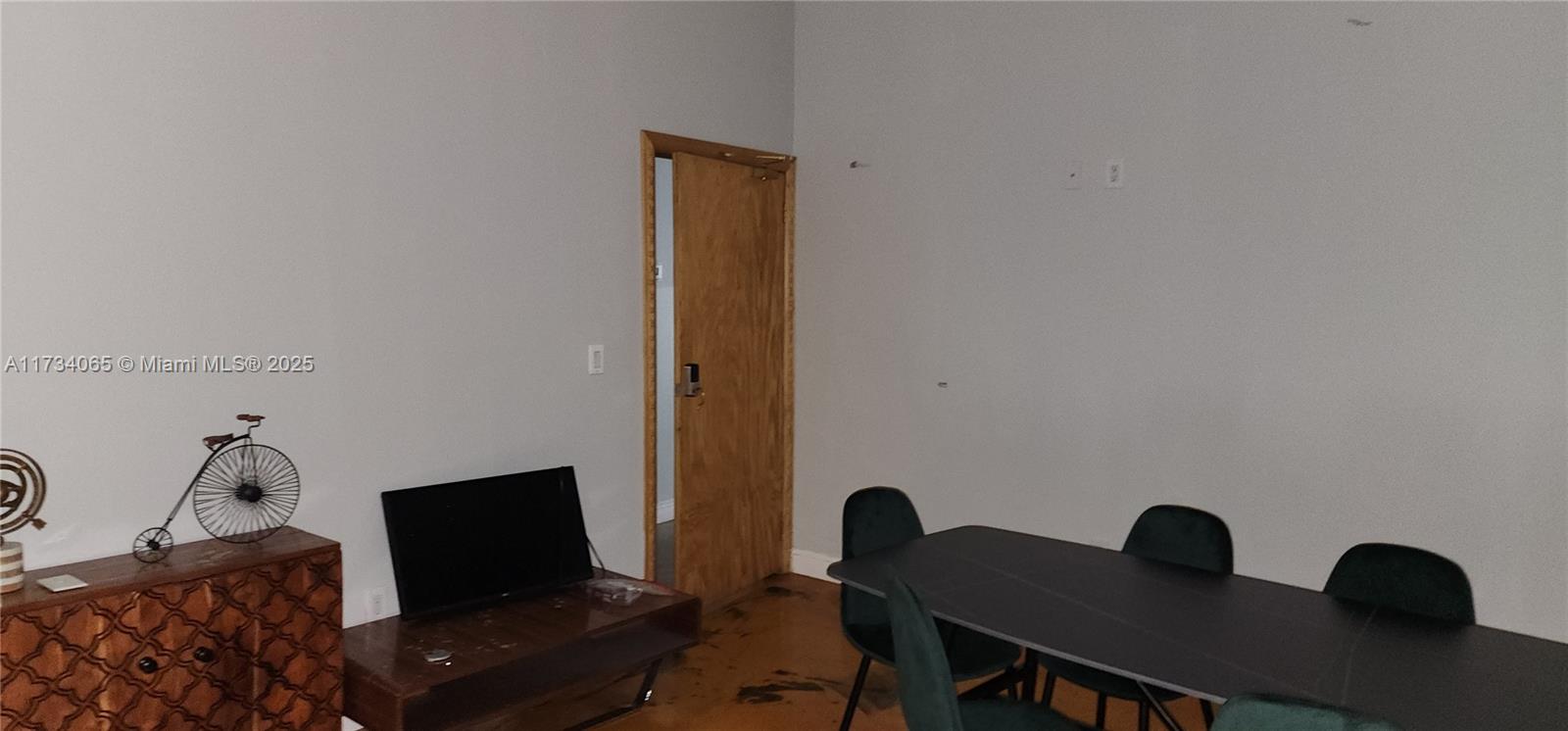 6966 Taft St Property Photo 39