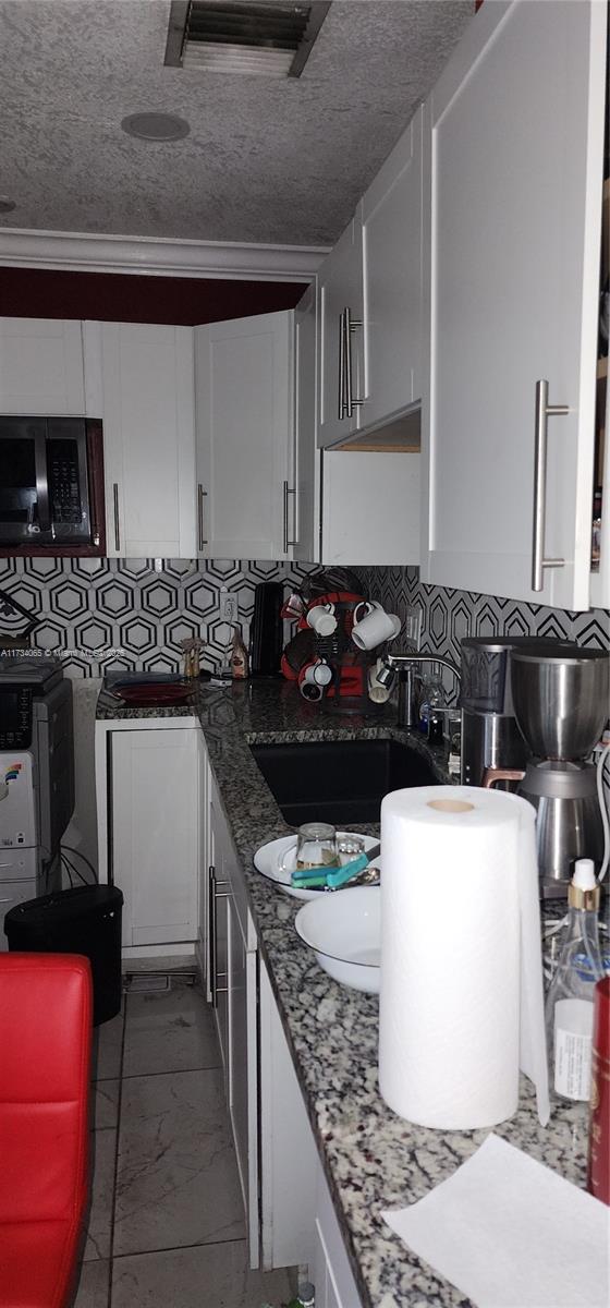 6966 Taft St 1 Property Photo 46