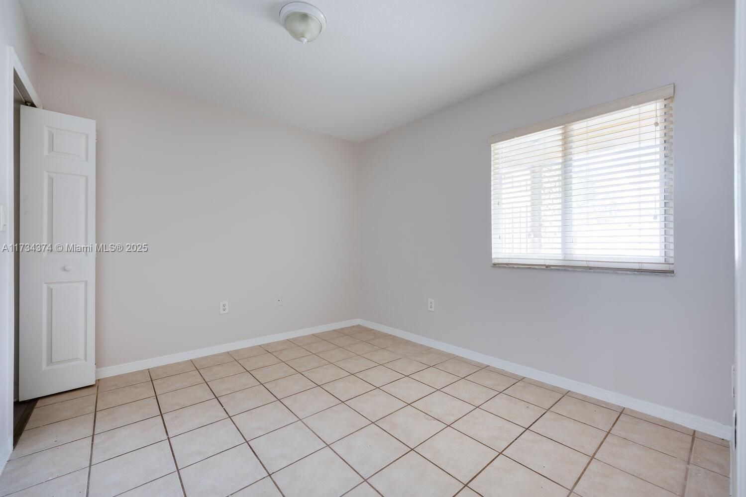 3398 Ne 9th Dr 102 Property Photo 10