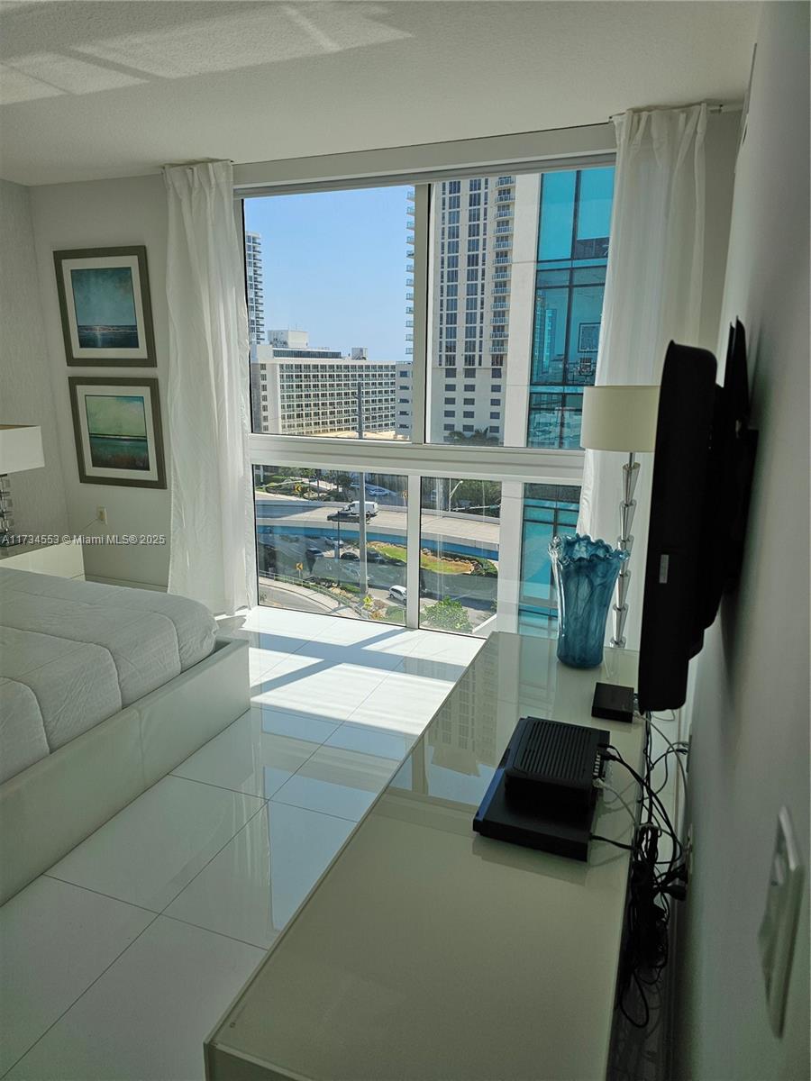 150 Sunny Isles Blvd 1-1001 Property Photo 18