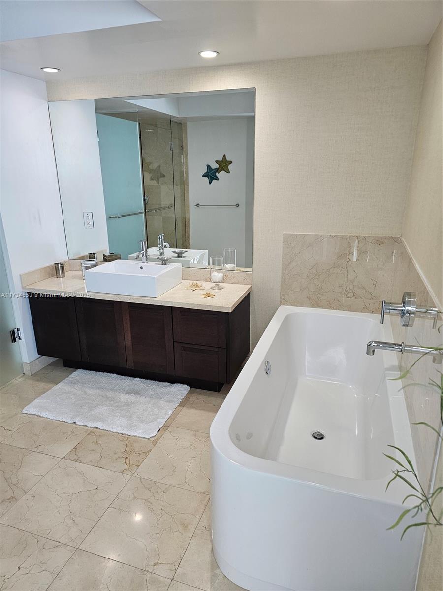 150 Sunny Isles Blvd 1-1001 Property Photo 21