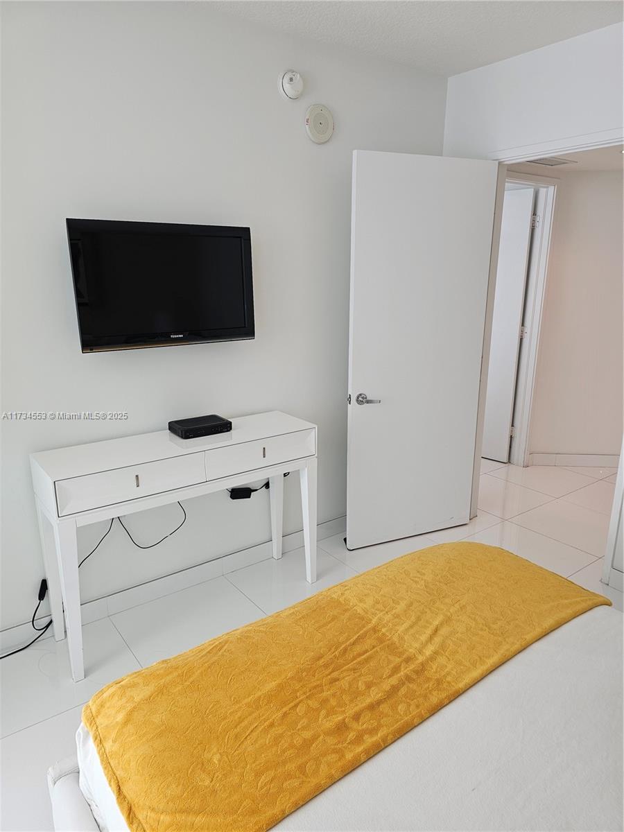 150 Sunny Isles Blvd 1-1001 Property Photo 28