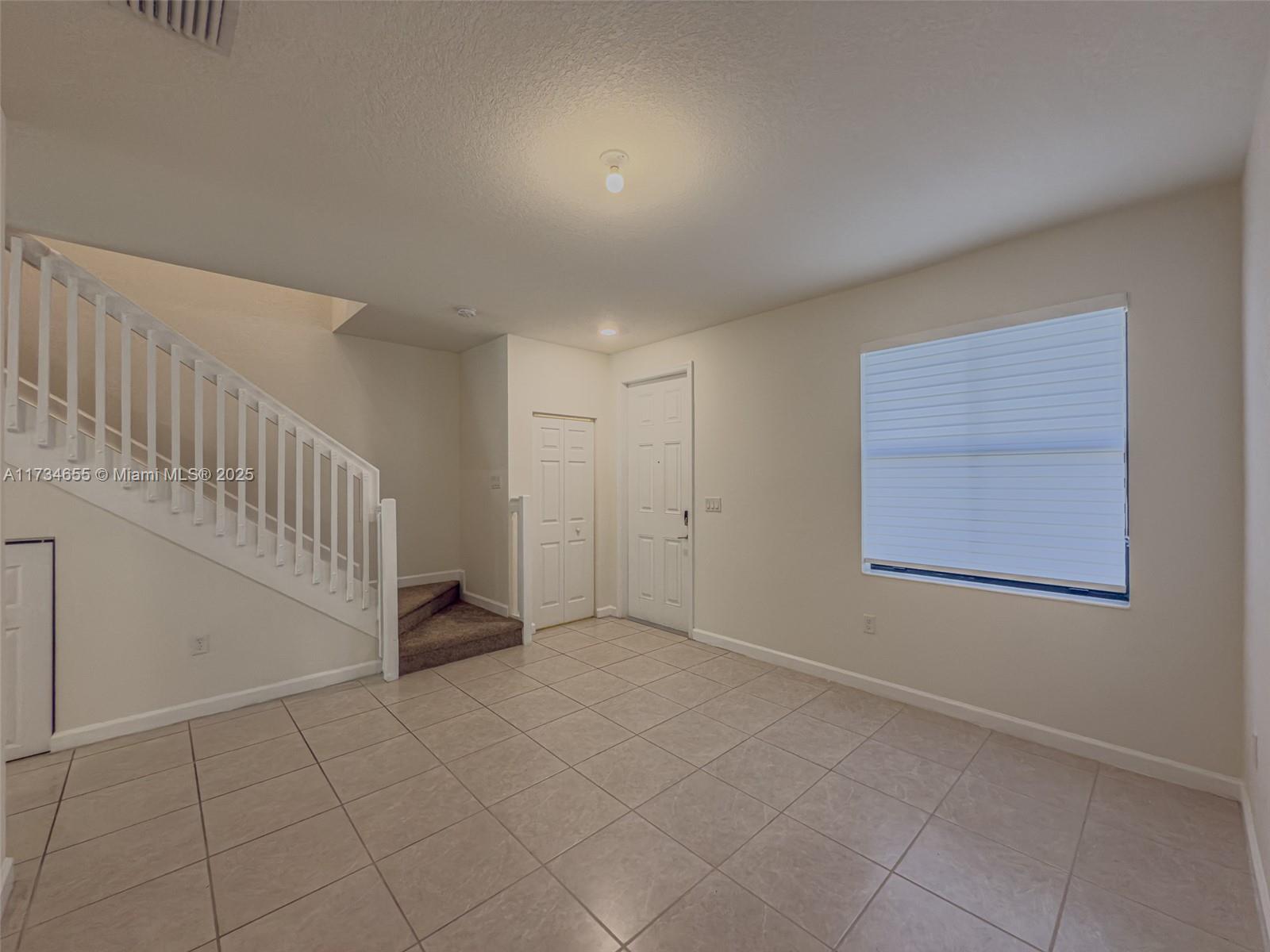 10629 W 32nd Ln Property Photo 5