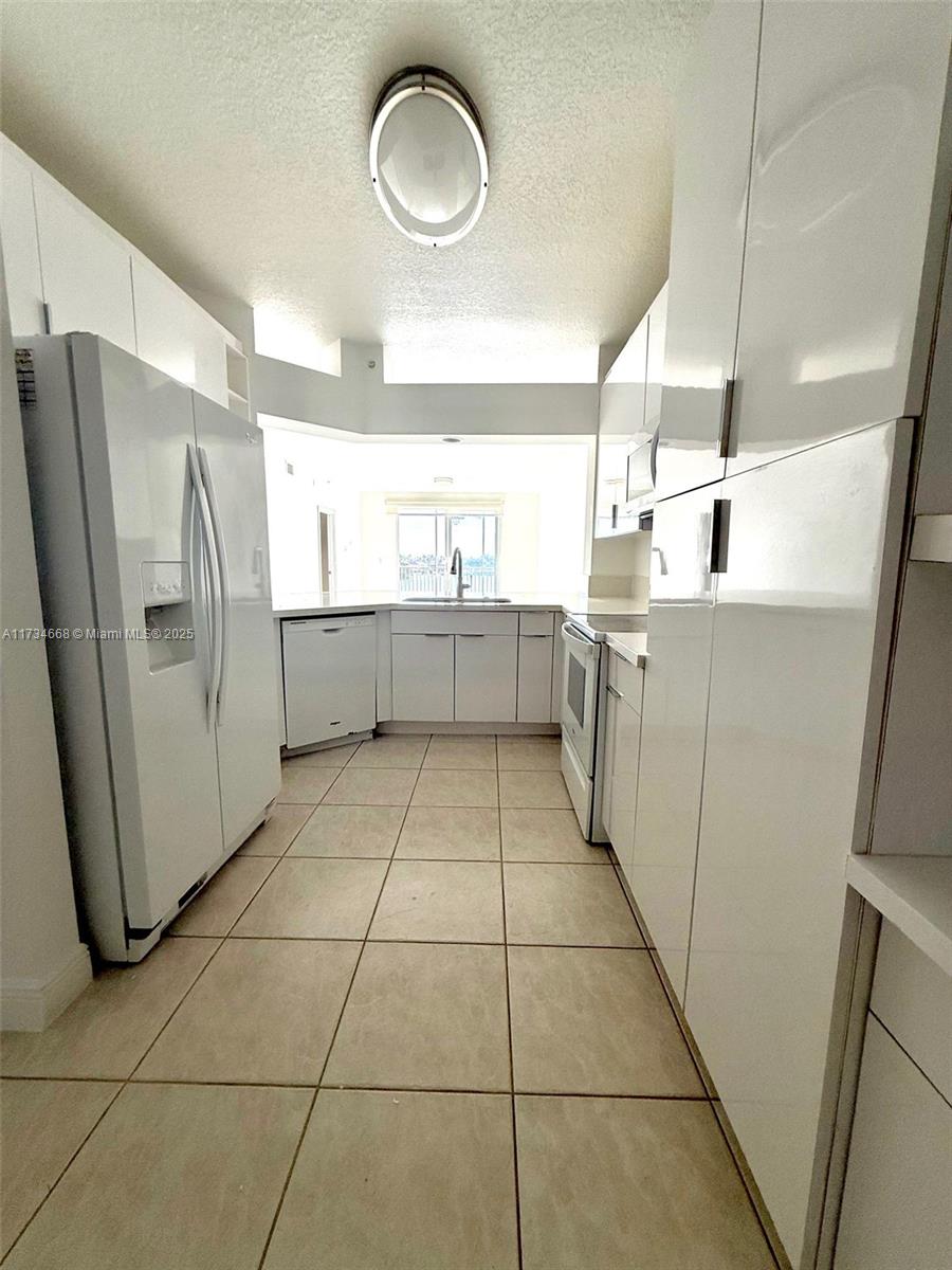 10750 Nw 66th St 405 Property Photo 10
