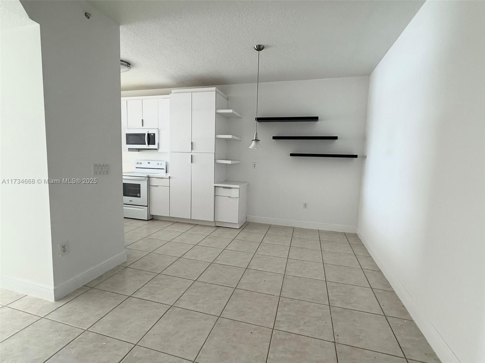 10750 Nw 66th St 405 Property Photo 12
