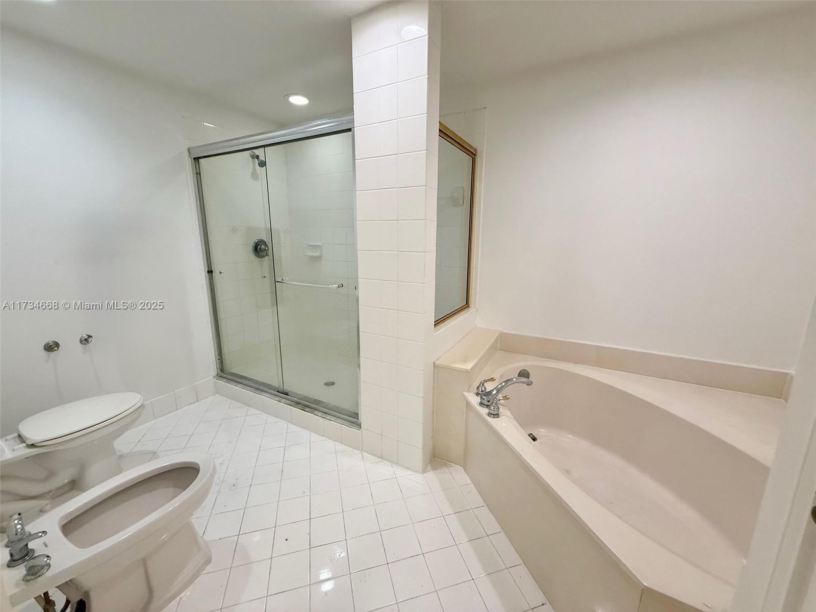 10750 Nw 66th St 405 Property Photo 18