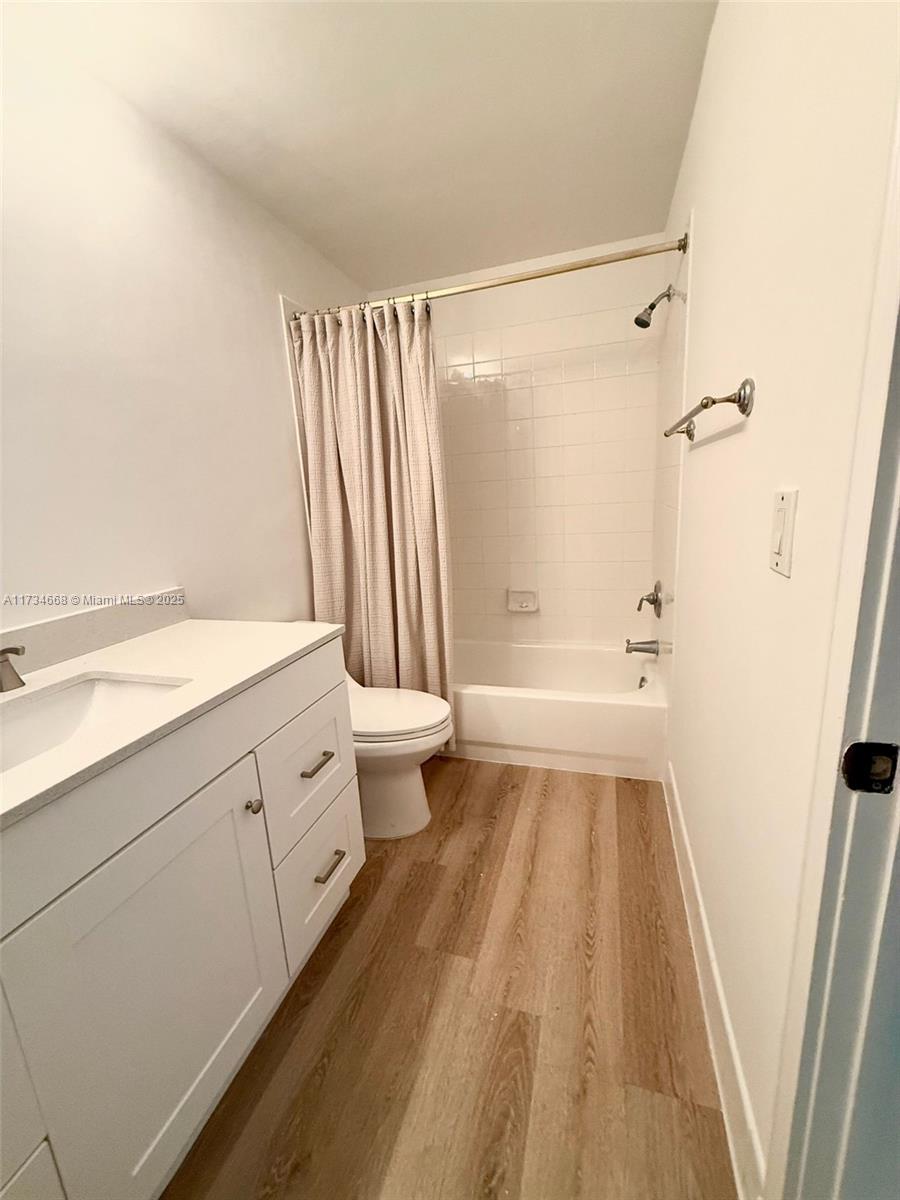 10750 Nw 66th St 405 Property Photo 24