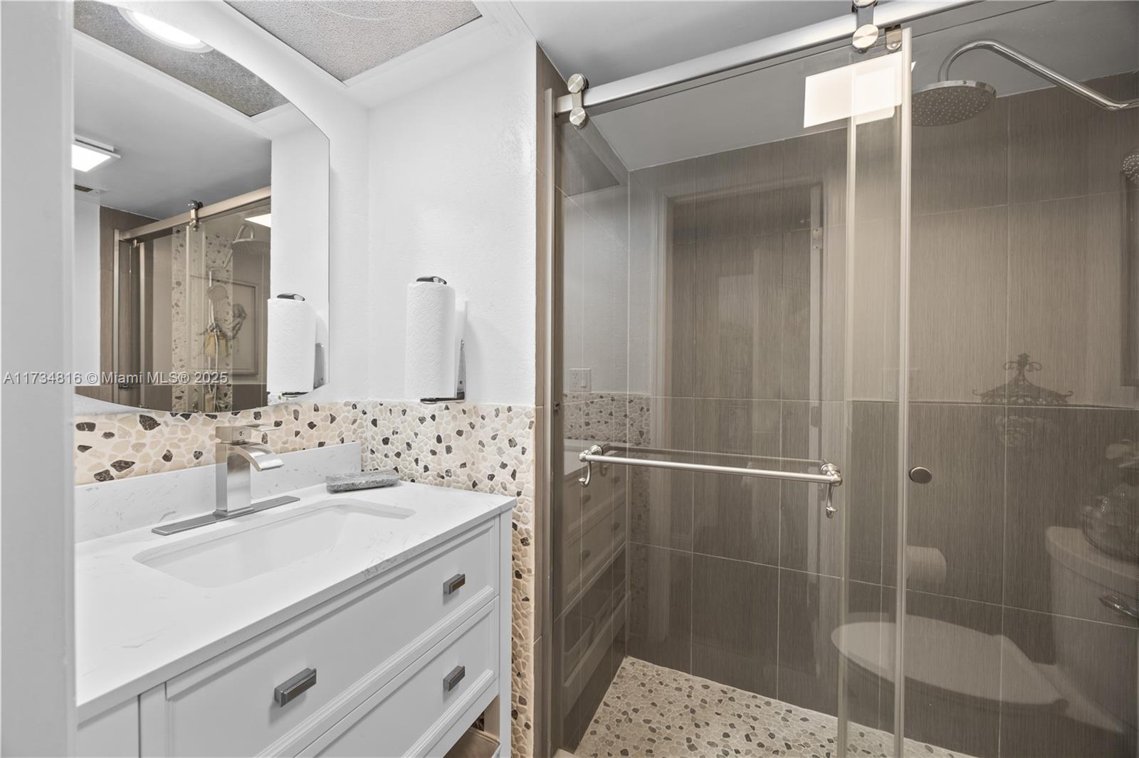 300 Bayview Dr 903 Property Photo 15