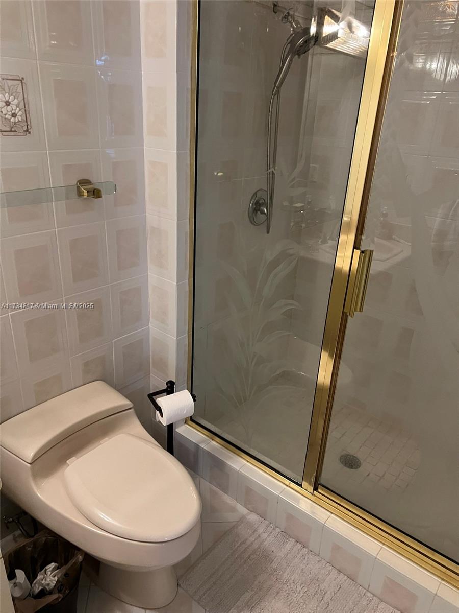 9801 Collins Ave 17j Property Photo 8