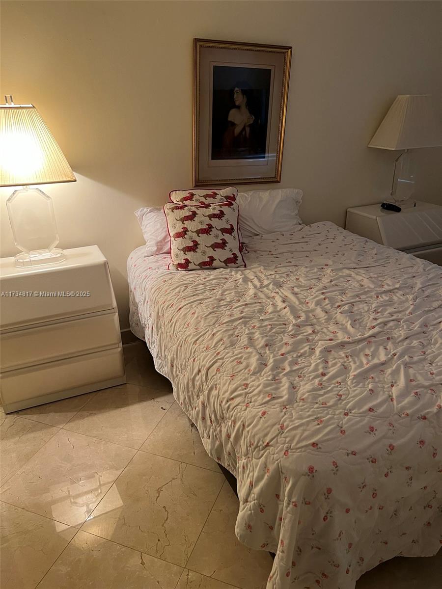 9801 Collins Ave 17j Property Photo 10