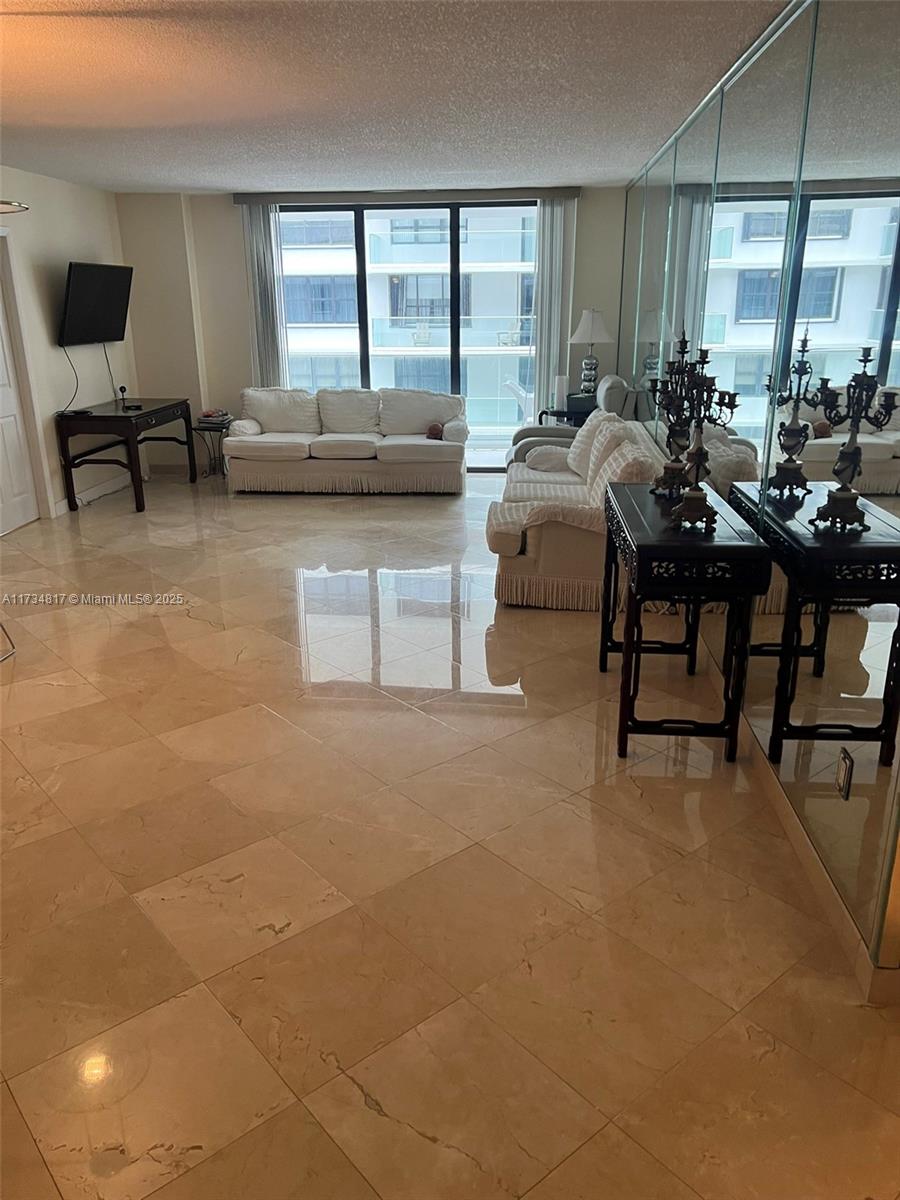 9801 Collins Ave 17j Property Photo 16