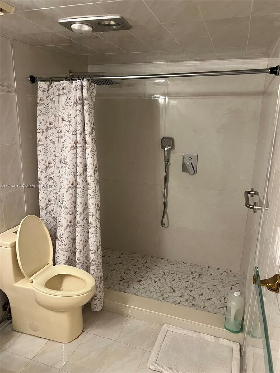 9801 Collins Ave 17j Property Photo 19