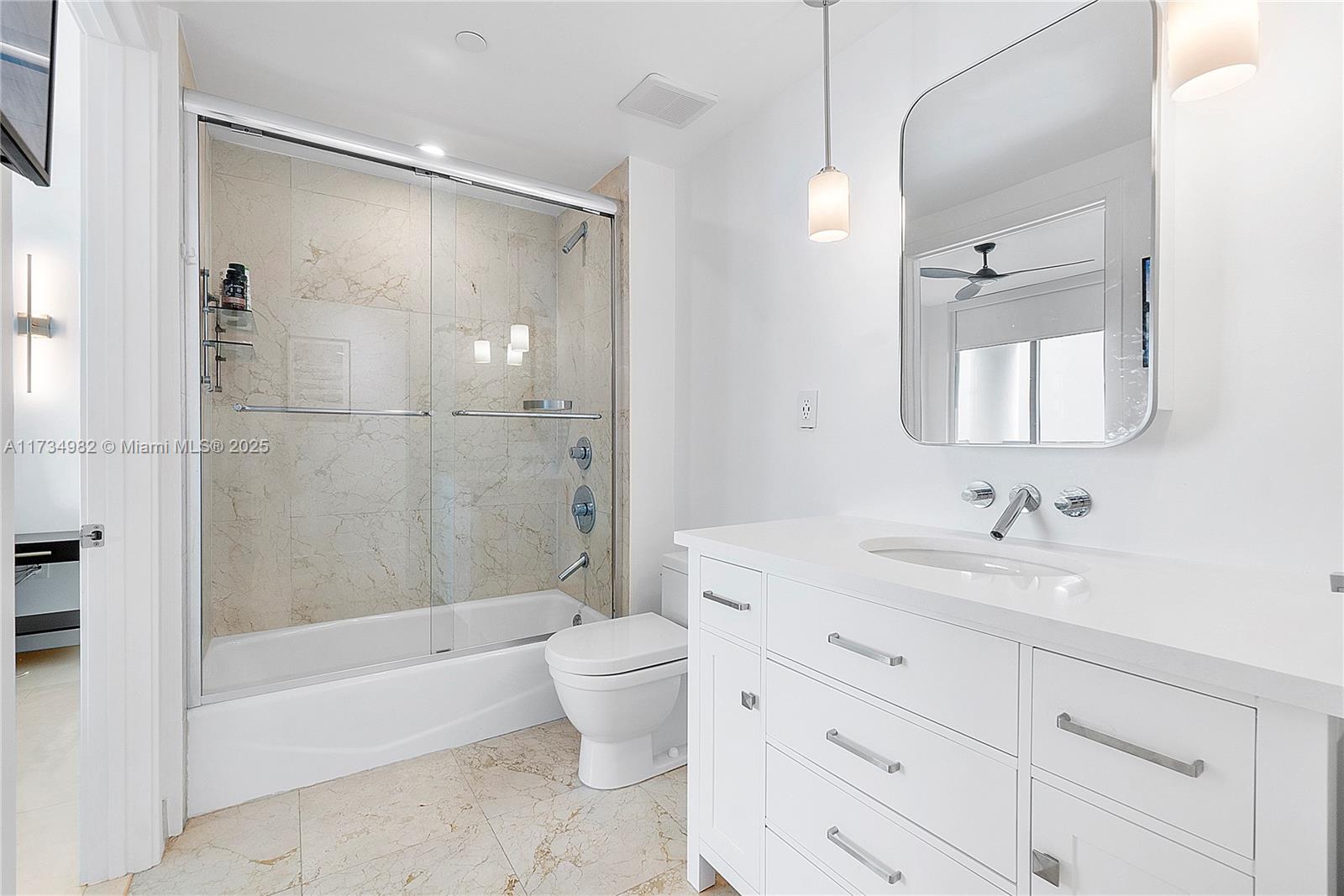 6000 Collins Ave 527 Property Photo 8