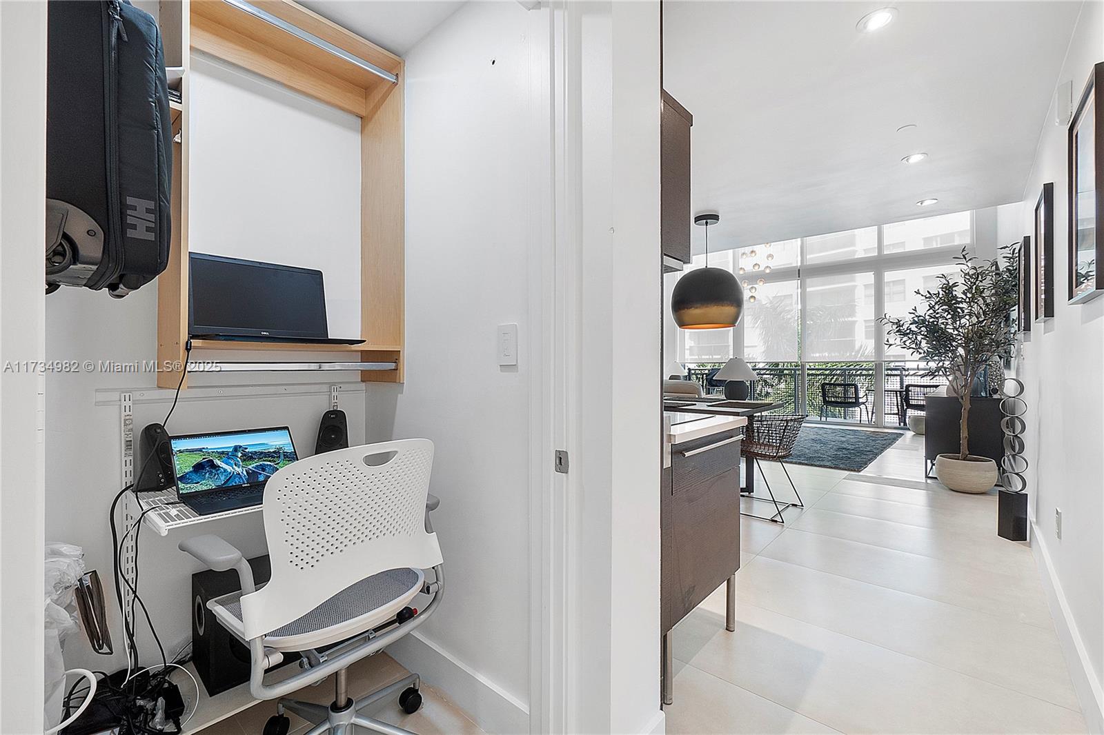 6000 Collins Ave 527 Property Photo 11